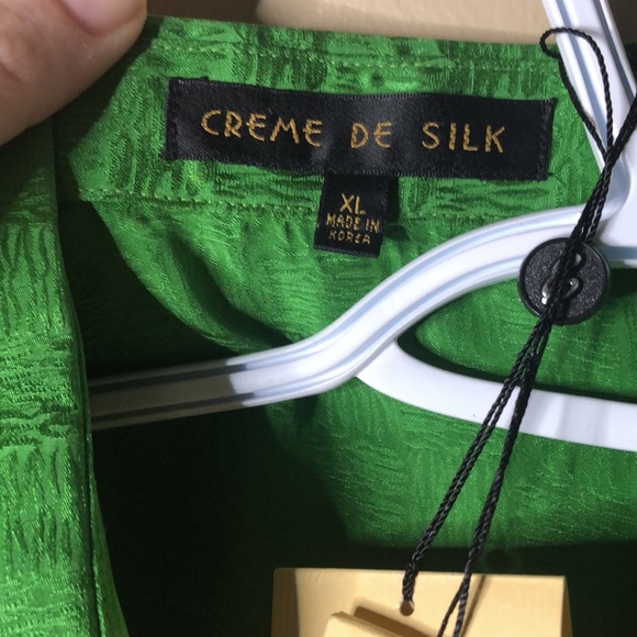 Creme de silk green patterned 100% silk dress top - Picture 2 of 5